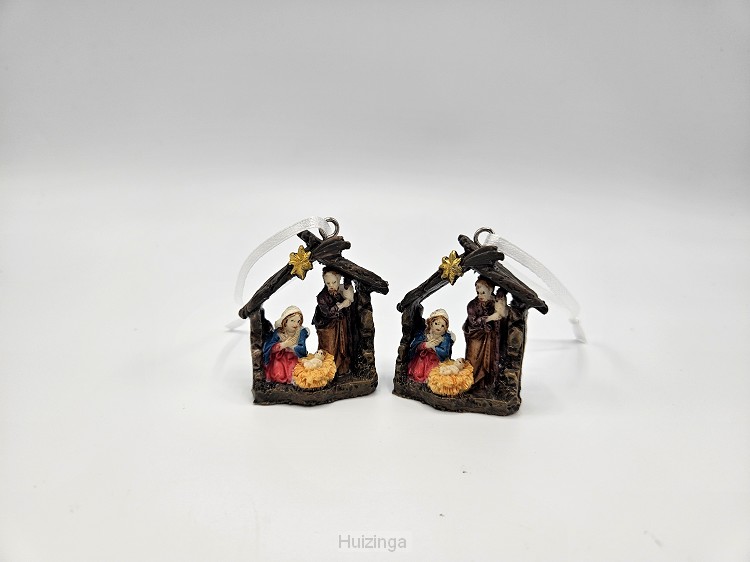 Holy family in creche ornament 5,5cm