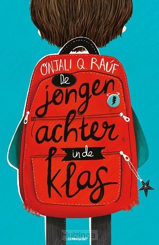 Jongen achter in de klas